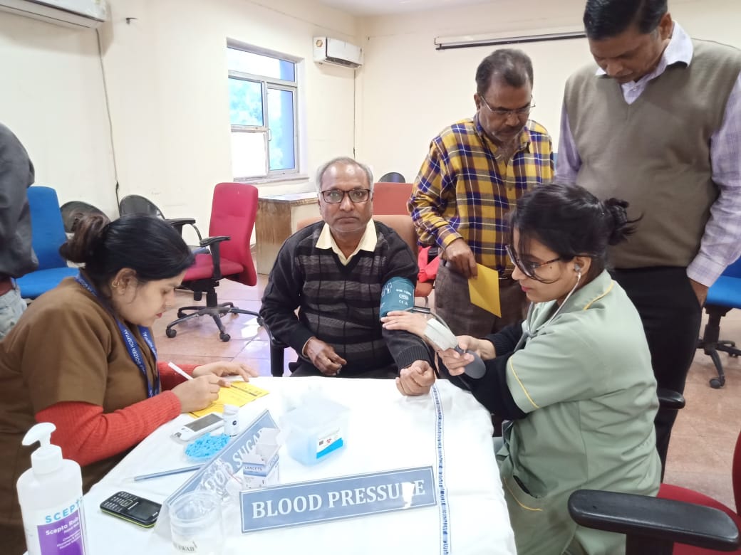 Jaipur Golden hospital has organized free health check-up camp